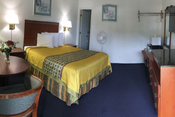 WiFi (free), bed sheets