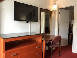 Family Room, Non Smoking | Free WiFi, bed sheets