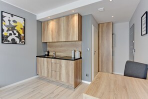 Small Studio, Balcony (without parking - 32B) | Private kitchenette | Fridge, microwave, stovetop, dishwasher - Apartinfo Apartments - Sadowa (Gdansk)