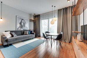 Deluxe-íbúð - 1 svefnherbergi - svalir - útsýni yfir á ((4 people) 40) | Stofa | Flatskjársjónvarp