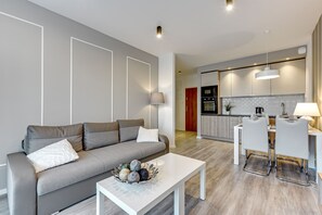 Leilighet – deluxe, 1 soverom, balkong ((Jaglana 6B street) 18) | Oppholdsrom | Flatskjerm-TV