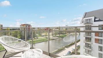 Superior Apartment, 1 Bedroom, Balcony, River View ((4 Adults) 32.2) | Balcony