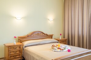 Desk, rollaway beds, free WiFi, bed sheets
