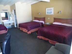 Desk, iron/ironing board, free WiFi - Trails Motel (Lone Pine)