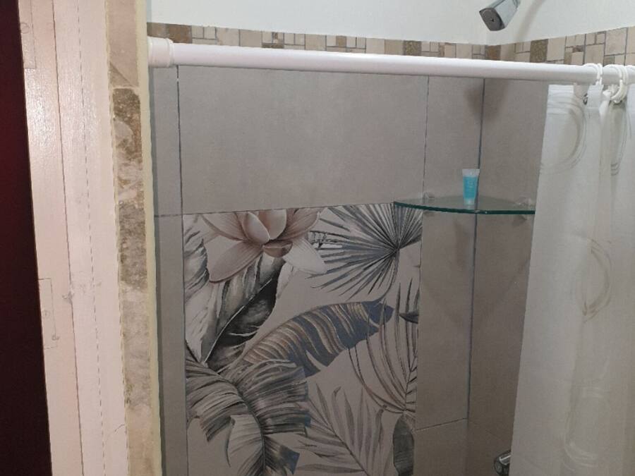 Classic Single Room, Garden View | Bathroom | Towels, soap, shampoo, toilet paper