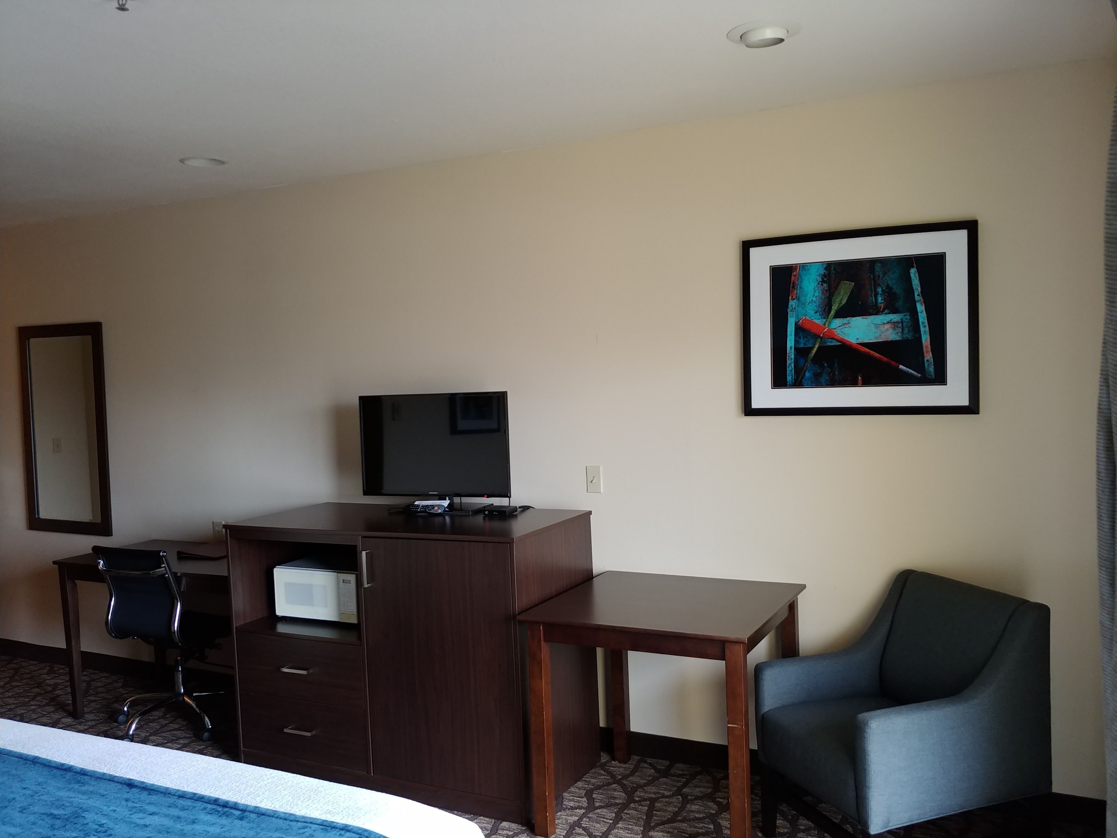 desk, blackout curtains, iron/ironing board, free wifi