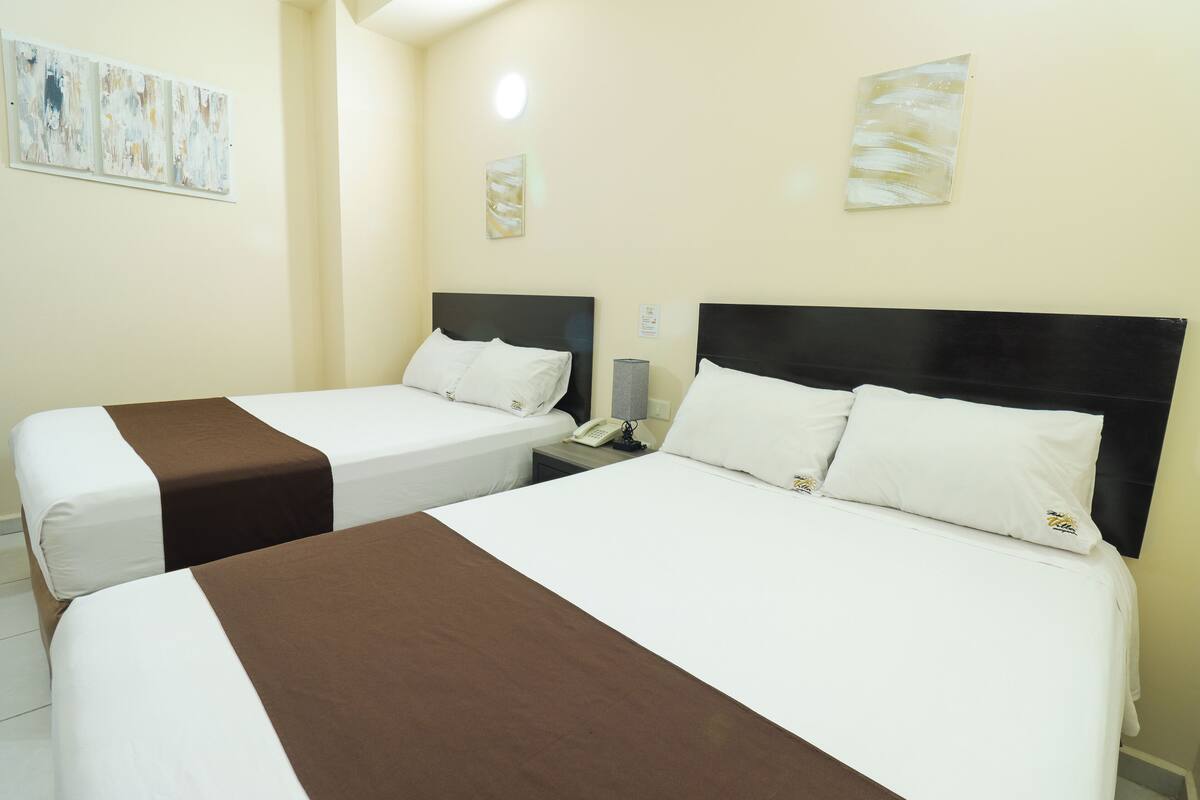 Habitación Doble | Een bureau, een laptopwerkplek, gratis wifi, beddengoed