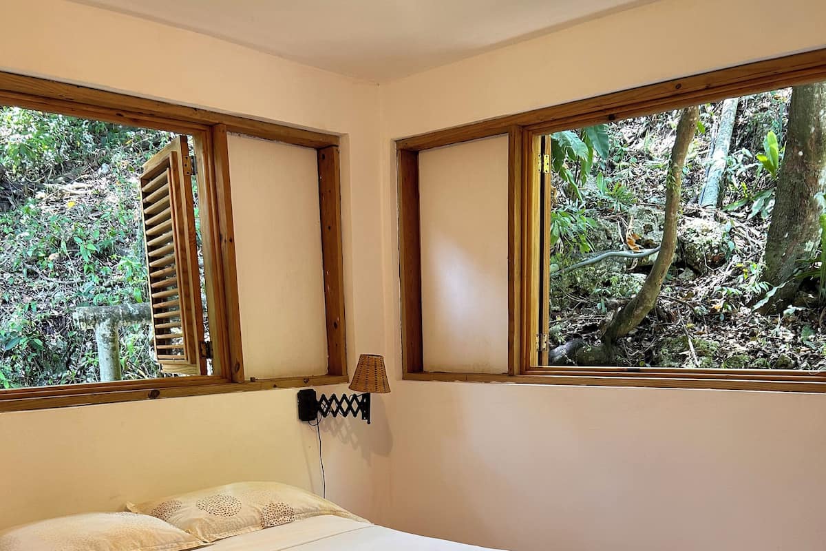 1 bedroom, premium bedding, iron/ironing board, free WiFi