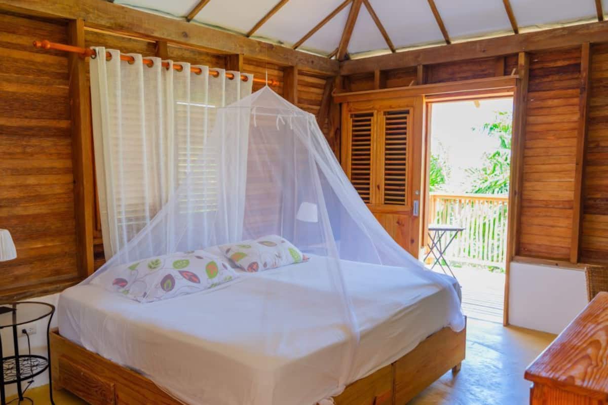 Deluxe Single Room, 1 King Bed, Mountainside | 1 bedroom, premium bedding, iron/ironing board, free WiFi