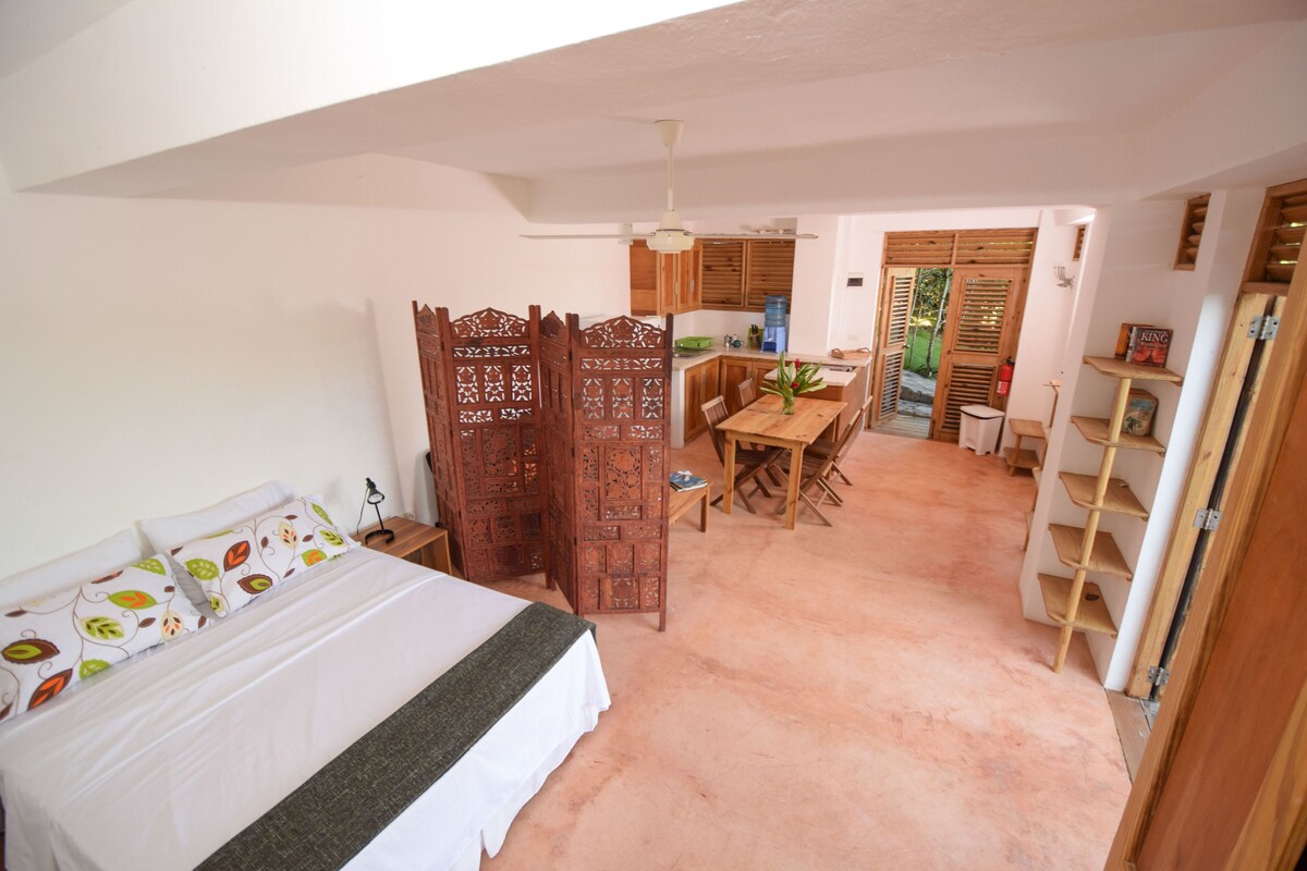 El Cerezo,1 room Studio | 1 室のベッドルーム、高級寝具、アイロン / アイロン台、WiFi (無料)
