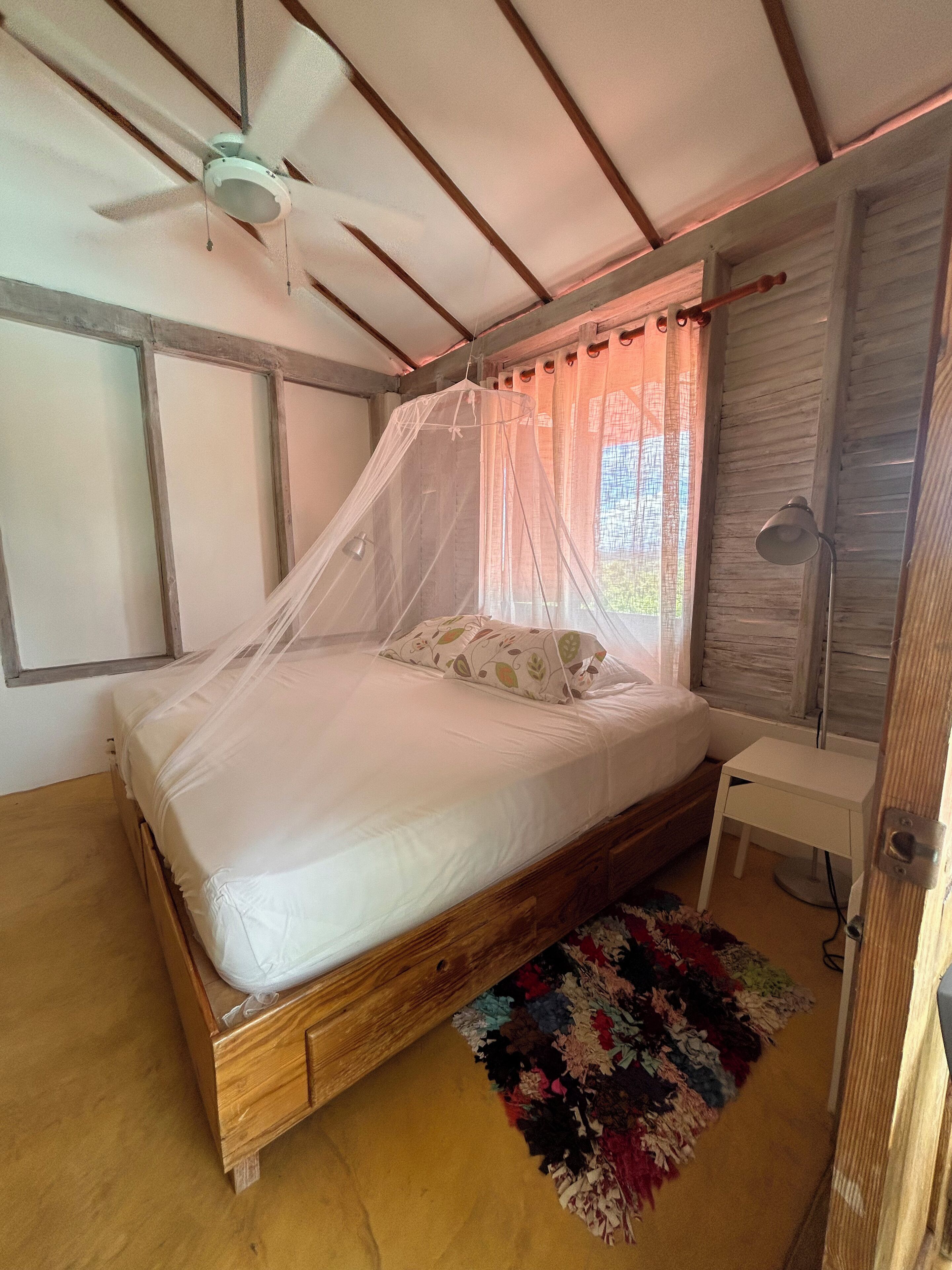 1 chambre, literie de qualité supérieure, fer et planche à repasser