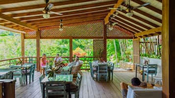 Breakfast, lunch, dinner served; international cuisine