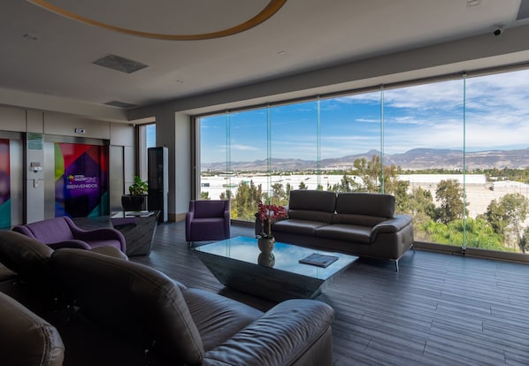 Bar (on property) - Hotel Glow Point - Mulza (León)