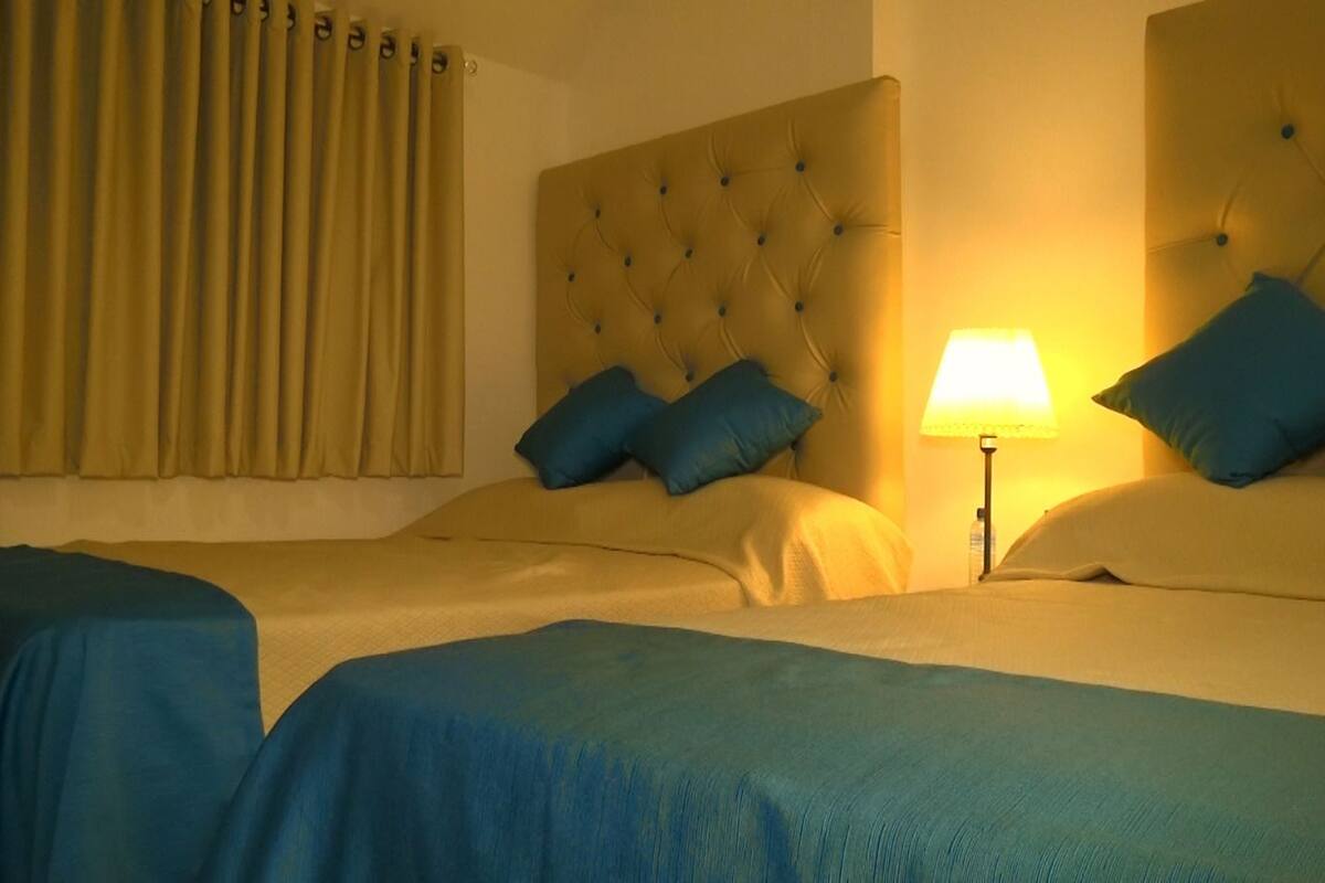 Habitación estándar | Ropa de cama de alta calidad, caja fuerte, wifi gratis