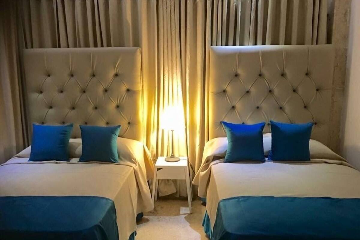 Habitación doble | Ropa de cama de alta calidad, caja fuerte, wifi gratis