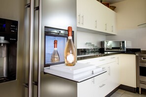 Apartment, 2 Bedrooms, Garden View | Private kitchen