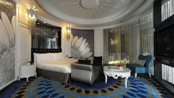 Luxury-Suite, 1 King-Bett | 1 Schlafzimmer, hochwertige Bettwaren, kostenlose Minibar, Zimmersafe