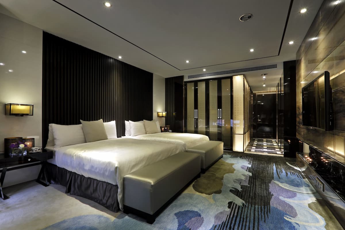 deluxe quadruple room | 1 bedroom, premium bedding, free minibar, in-room safe