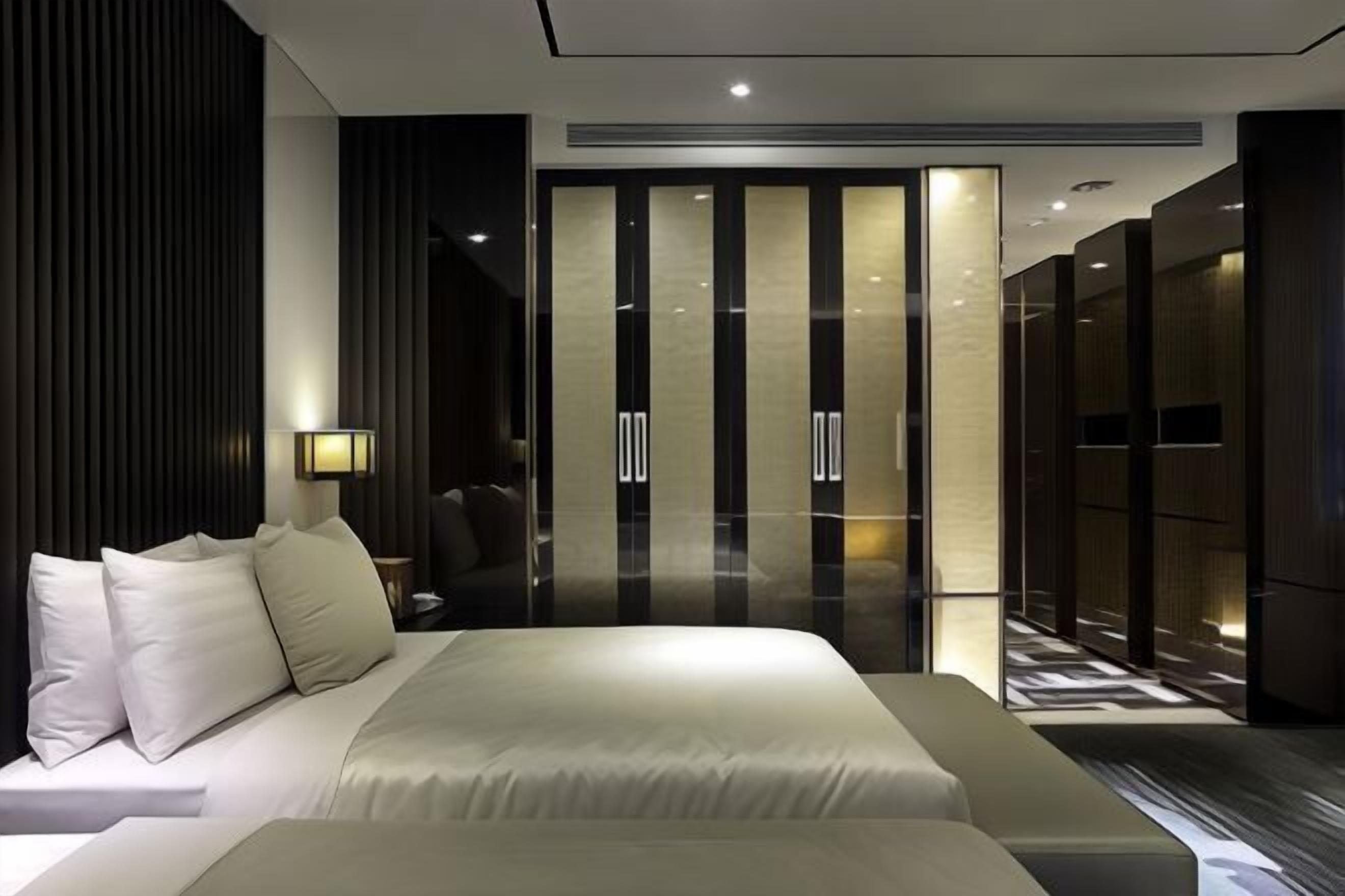 1 bedroom, premium bedding, free minibar, in-room safe