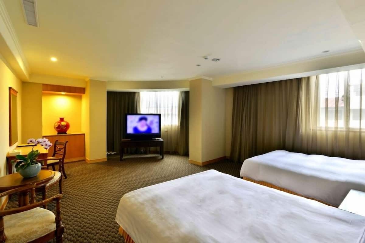 Standard Quadruple Room, Hot Tub | Desk, WiFi (free)