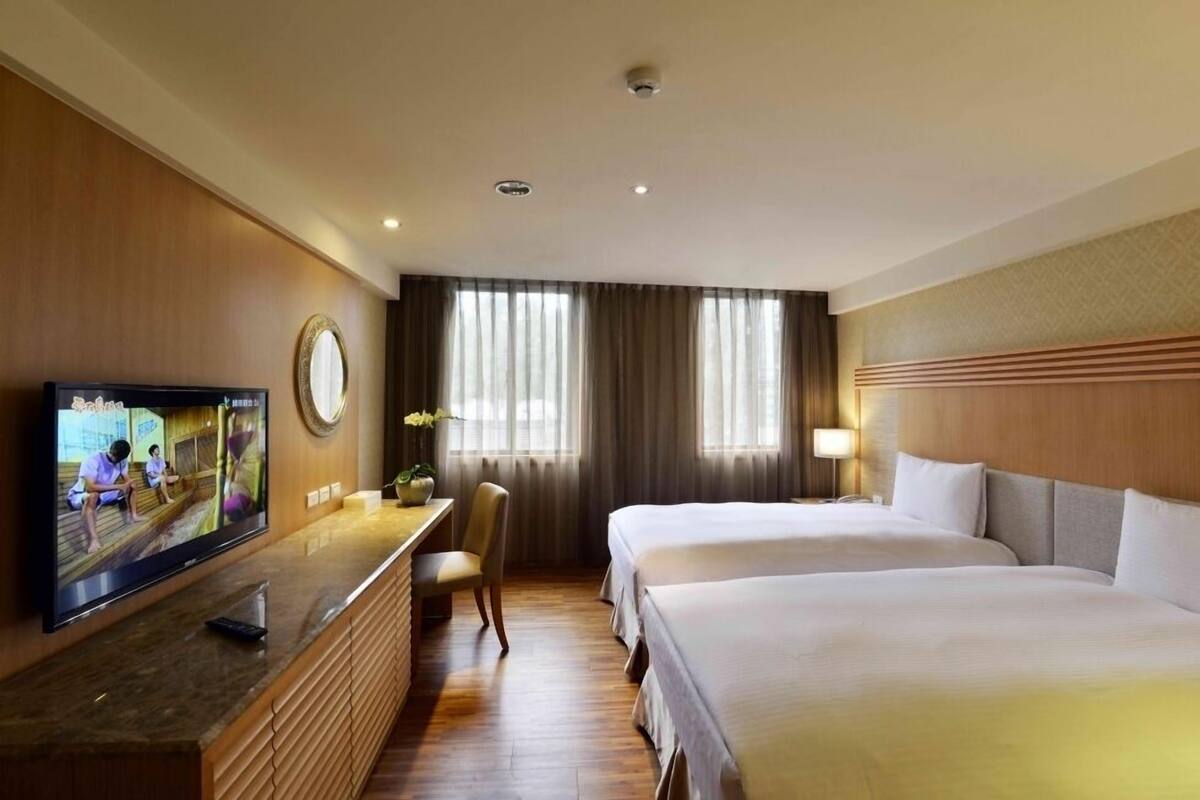Deluxe Double Room, Hot Tub | Desk, WiFi (free)