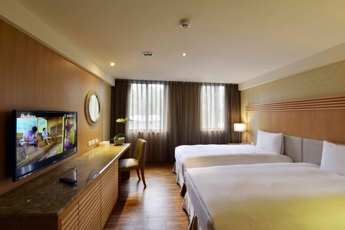 Habitación doble Deluxe, hidromasaje | Escritorio y wifi gratis