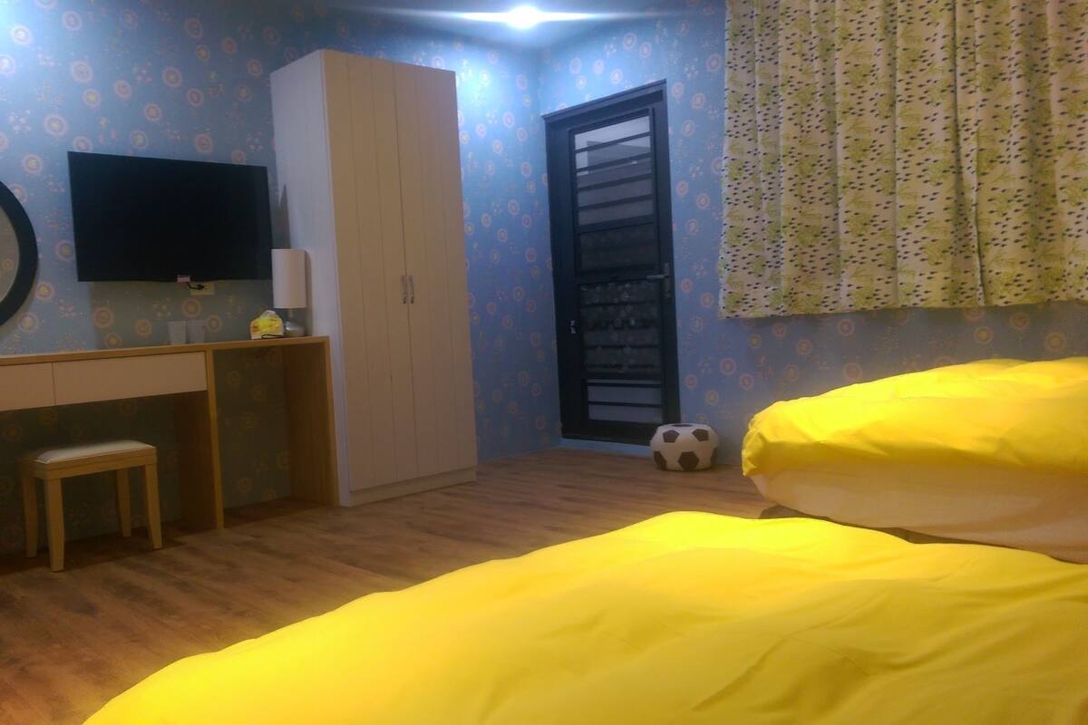Standard Quadruple Room | Free cots/infant beds, rollaway beds, free WiFi
