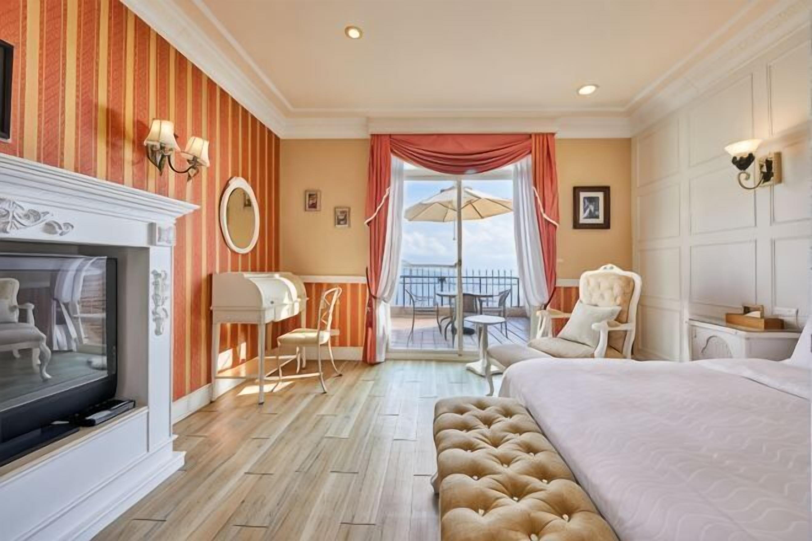 Decoración personalizada, muebles diferentes y escritorio 