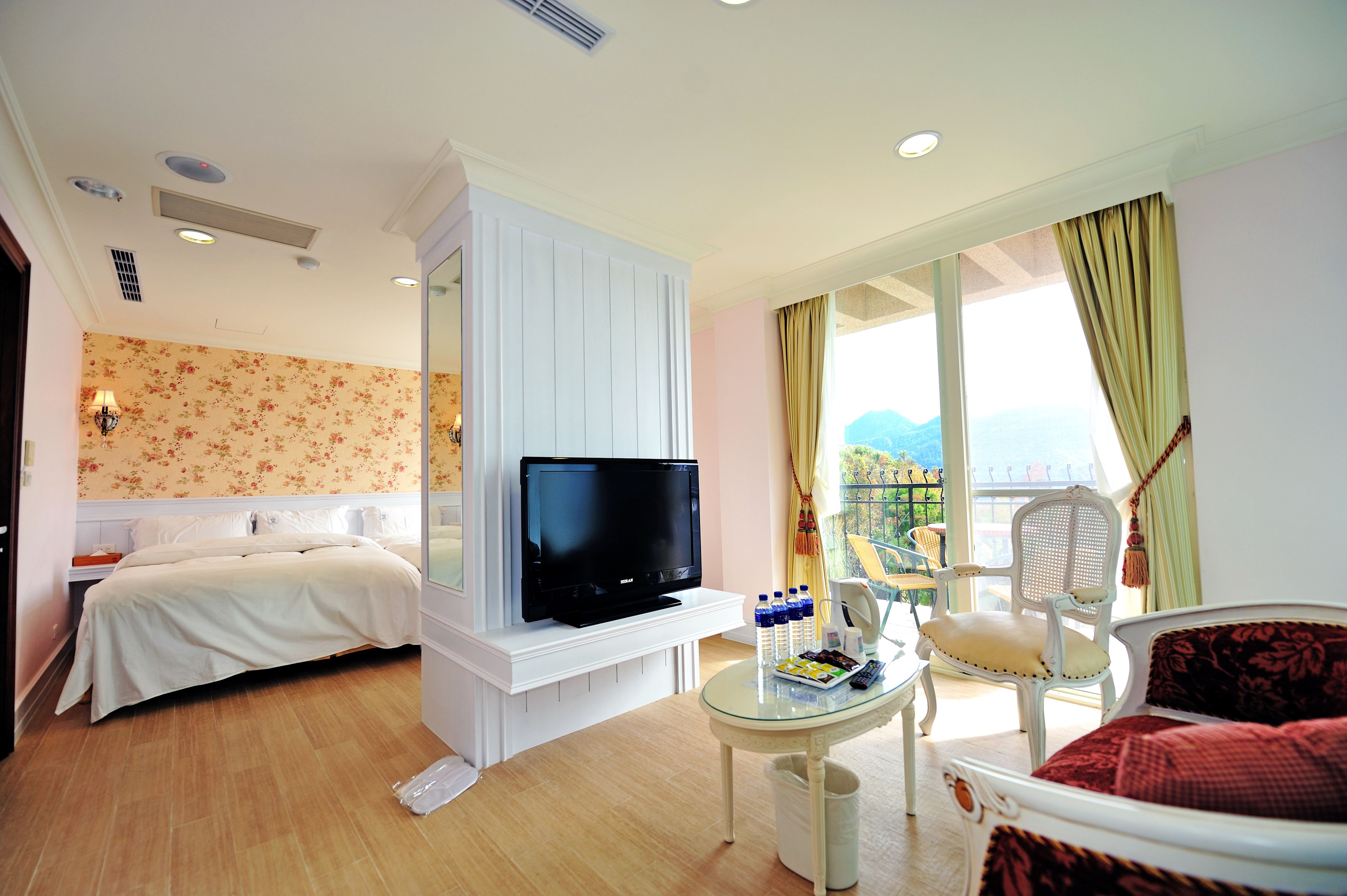 family quadruple room | 1 bedroom, individually decorated, individually furnished, desk