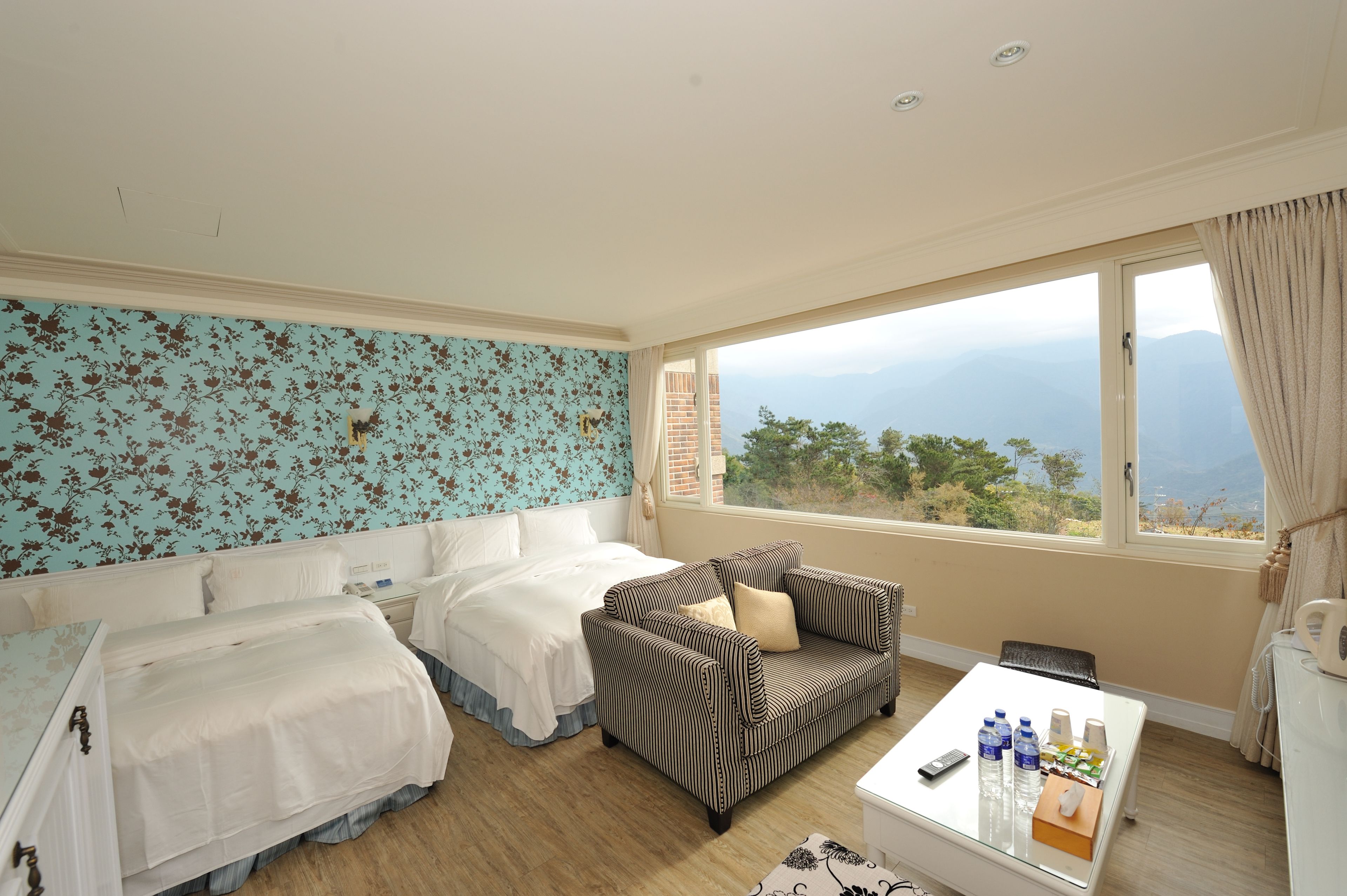 family quadruple room | 1 bedroom, individually decorated, individually furnished, desk