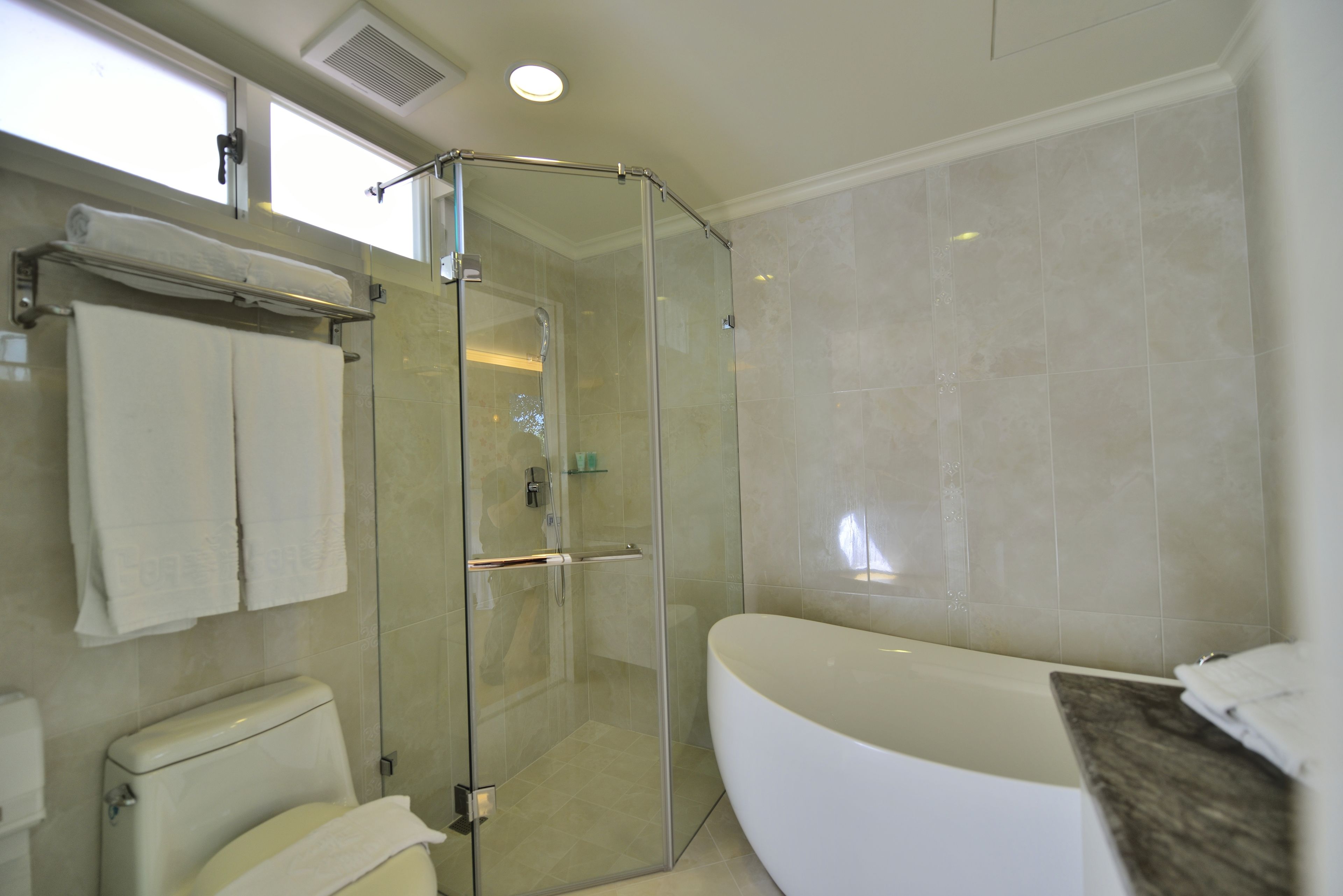 family quadruple room | bathroom | shower, free toiletries, hair dryer, slippers