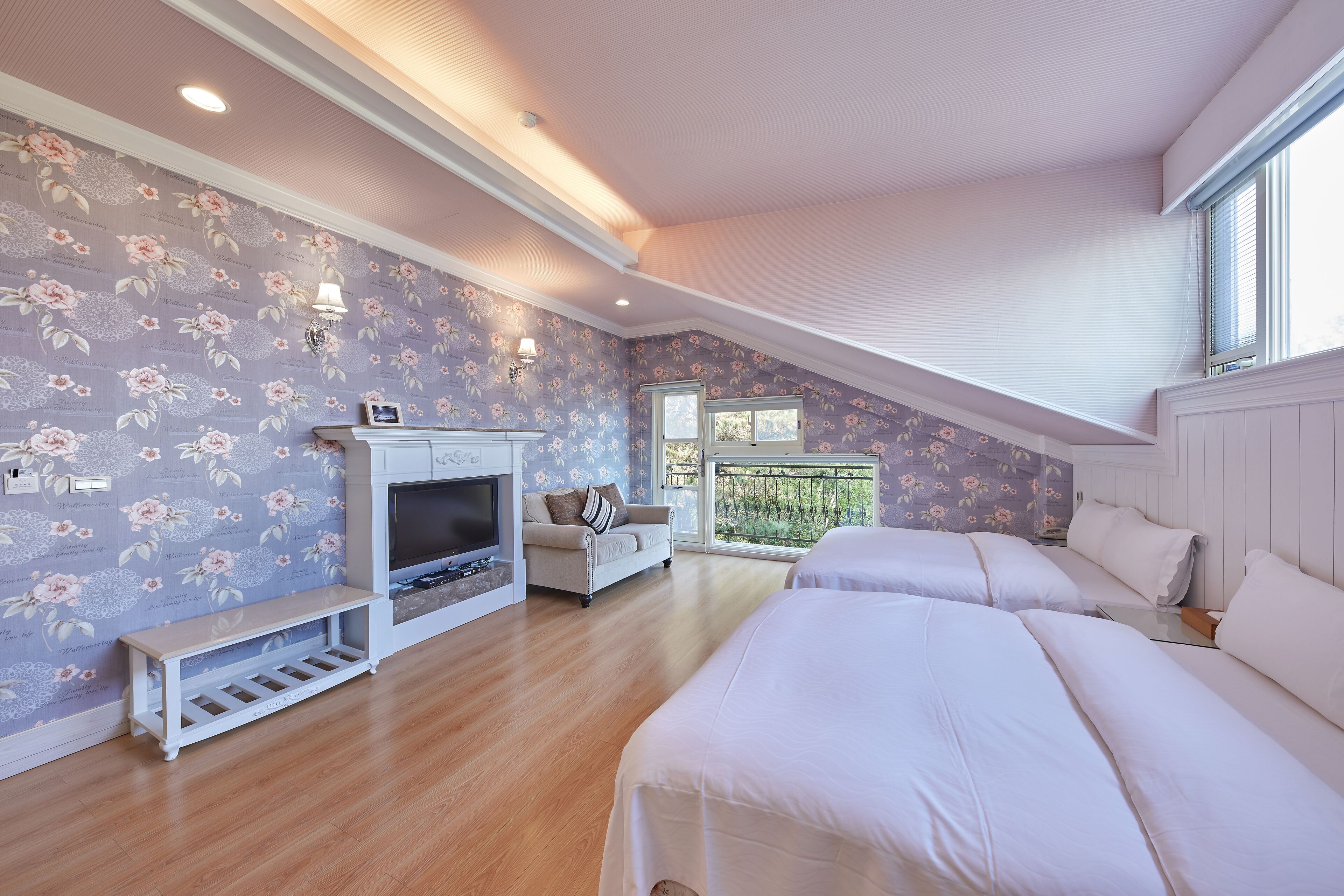 family quadruple room | 1 bedroom, individually decorated, individually furnished, desk