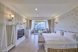 华丽双人房 | 特色装修、特色家居、办公桌、免费婴儿床