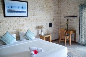 Ropa de cama de alta calidad y minibar 