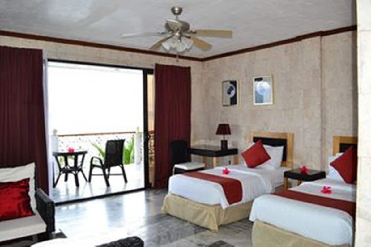 Twin Room, 2 Twin Beds | Premium bedding, minibar, in-room safe, desk