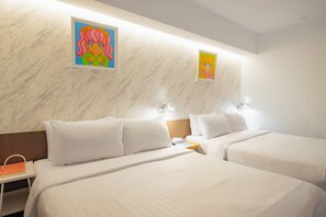 Familien-Vierbettzimmer, 2 Doppelbetten, Nichtraucher | 1 Schlafzimmer, Verdunkelungsvorhänge, kostenloses WLAN, Bettwäsche