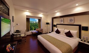 Minibar, két bảo mật tại phòng, bàn 