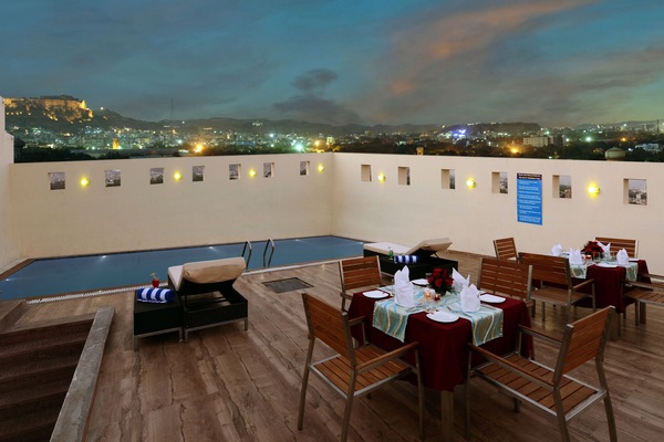 Rooftop pool