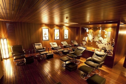 Grand Medallion Hotel