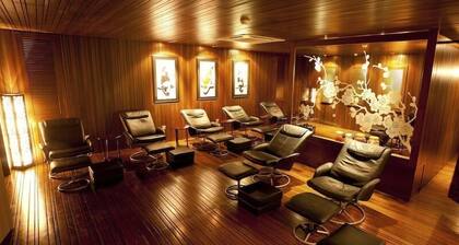 Grand Medallion Hotel