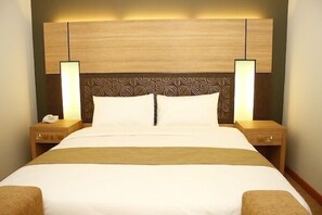Executive Room, 1 King Bed | Minibar, desk, free WiFi - Grand Medallion Hotel (Kuching)