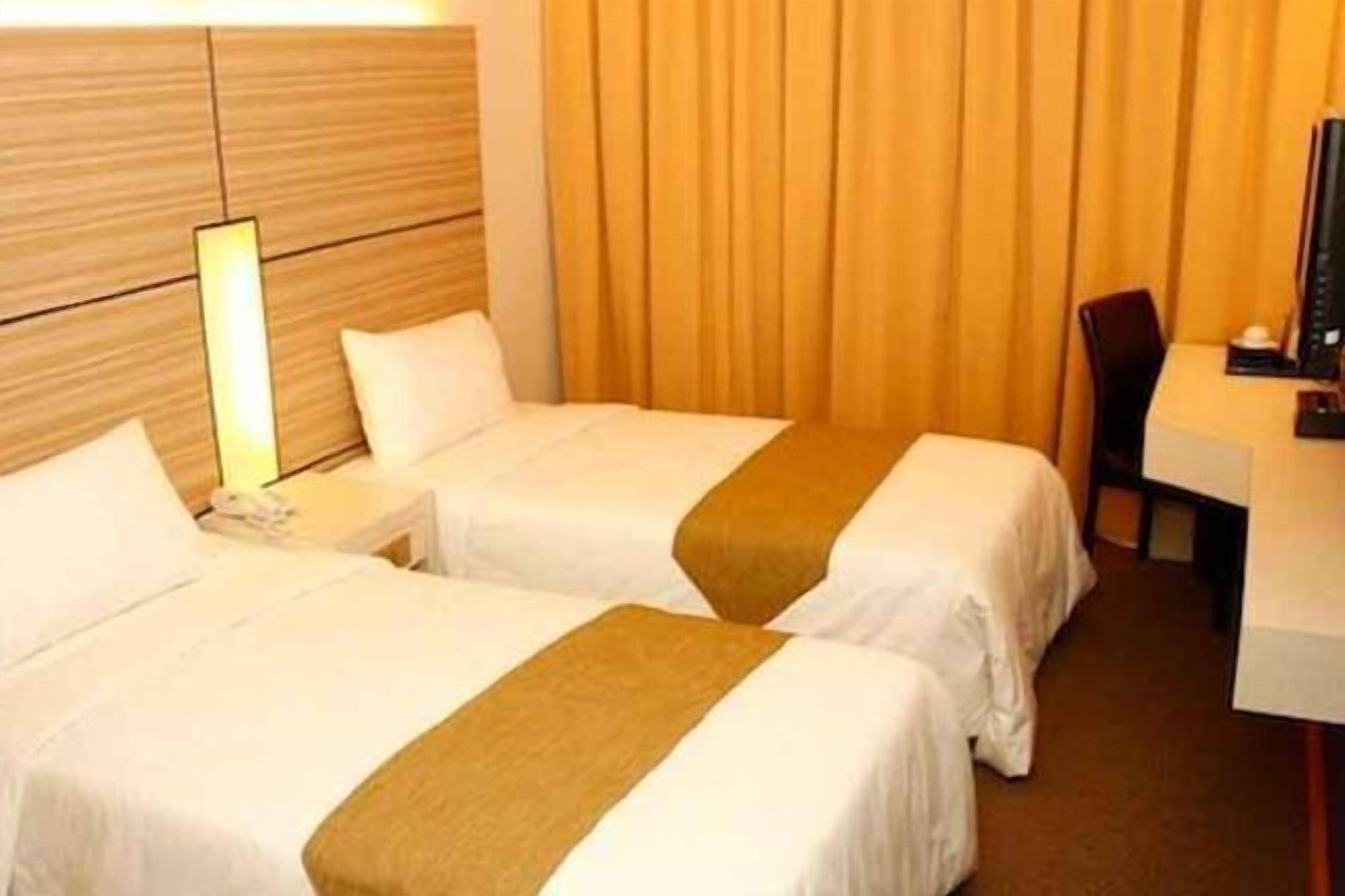 Minibar, desk, free WiFi