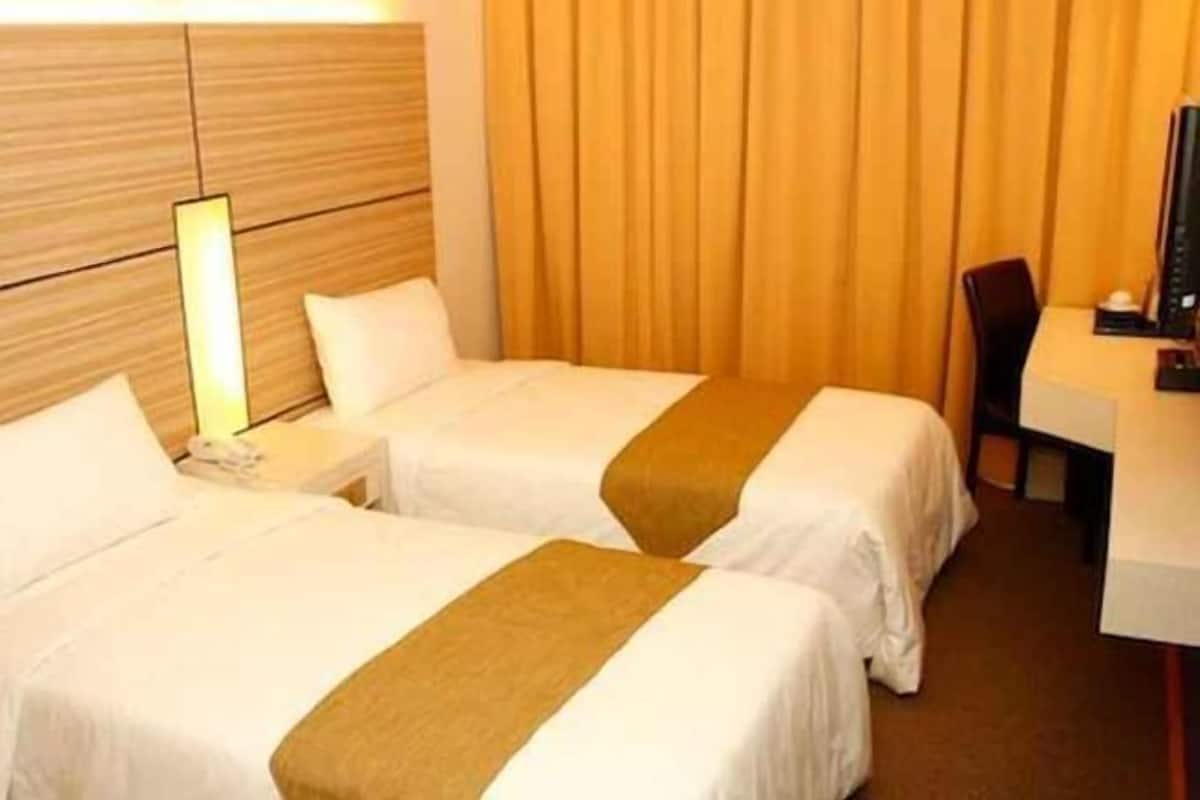 Minibar, escritorio y wifi gratis