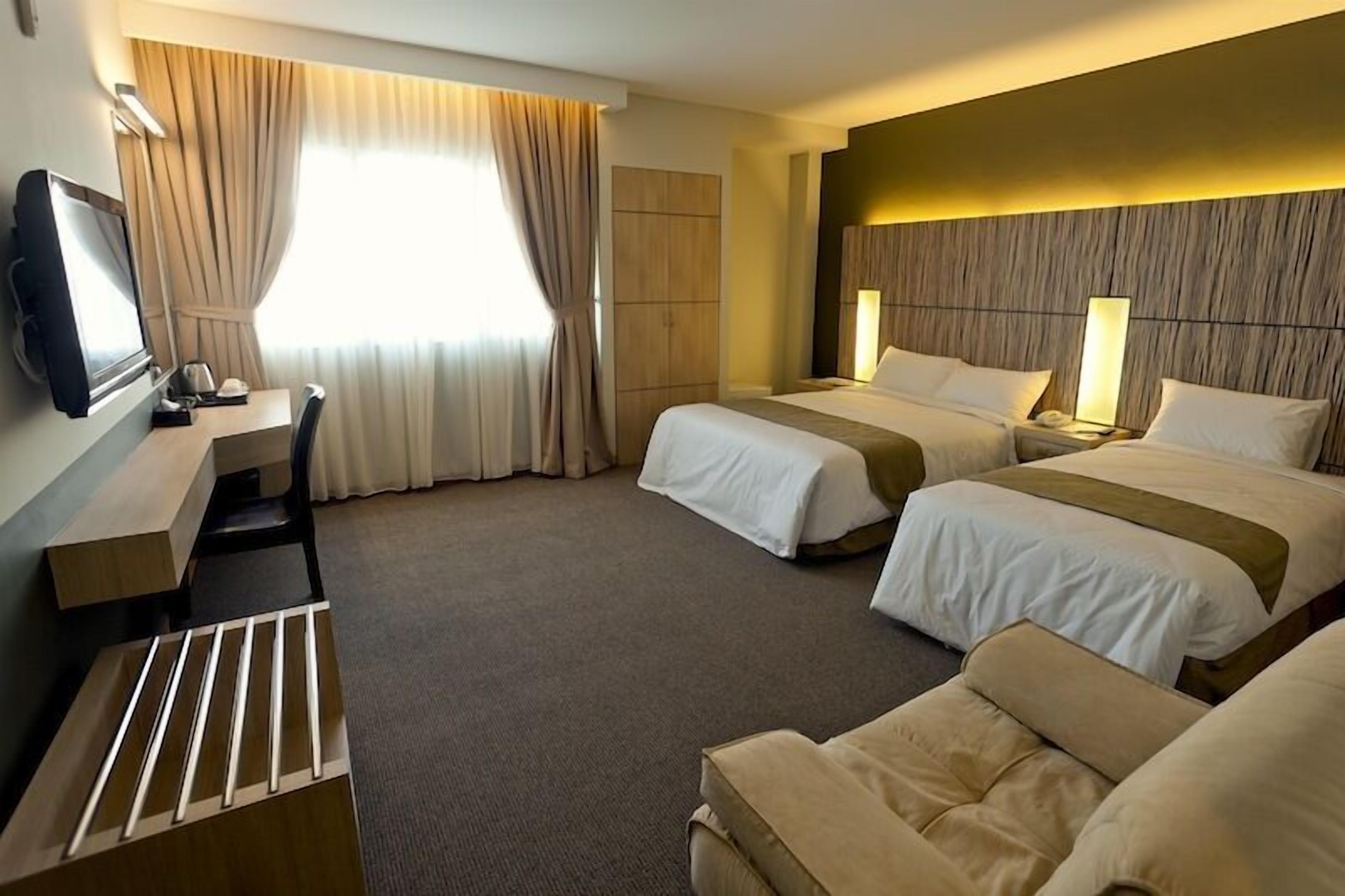 Minibar, desk, free WiFi