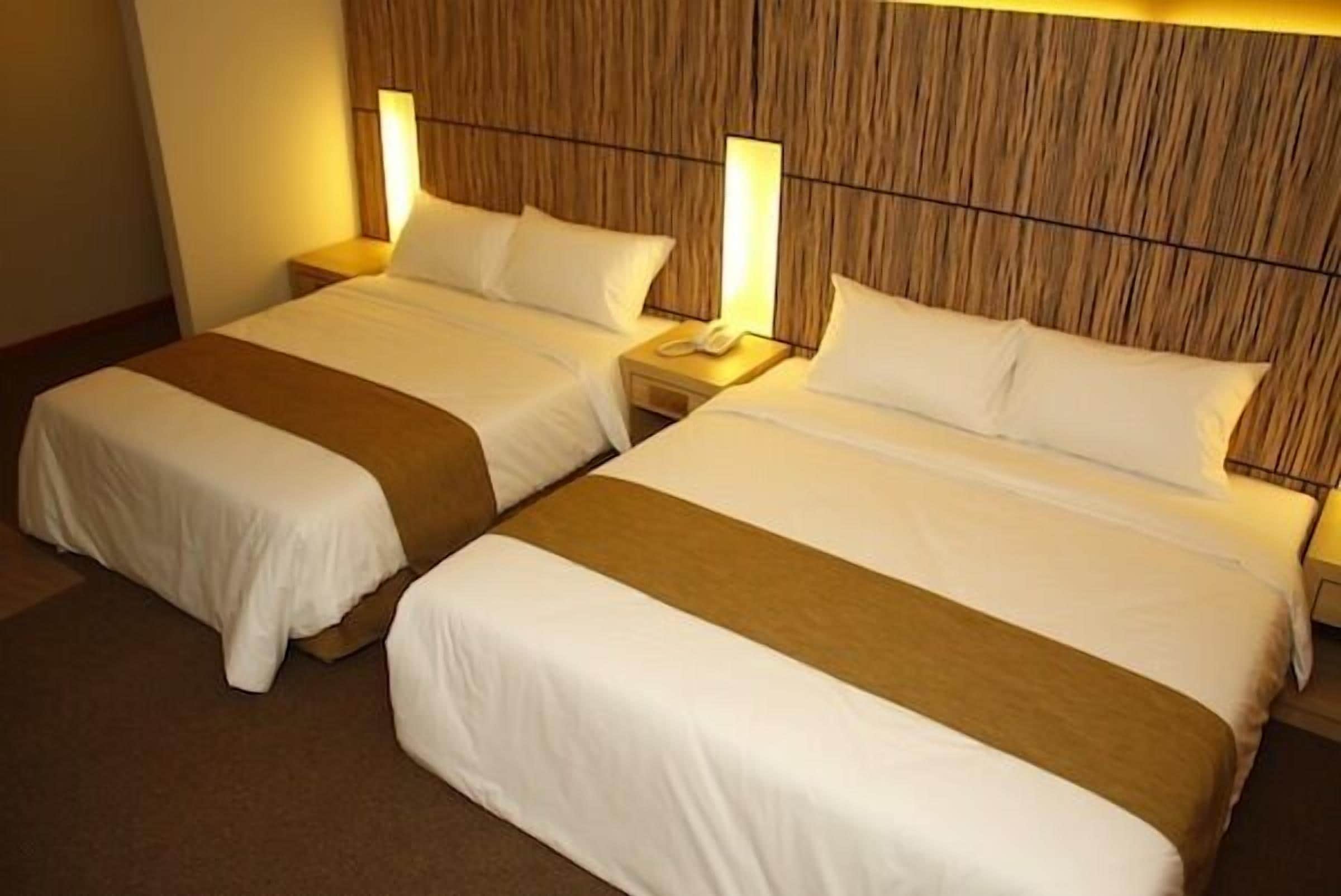Minibar, desk, free WiFi