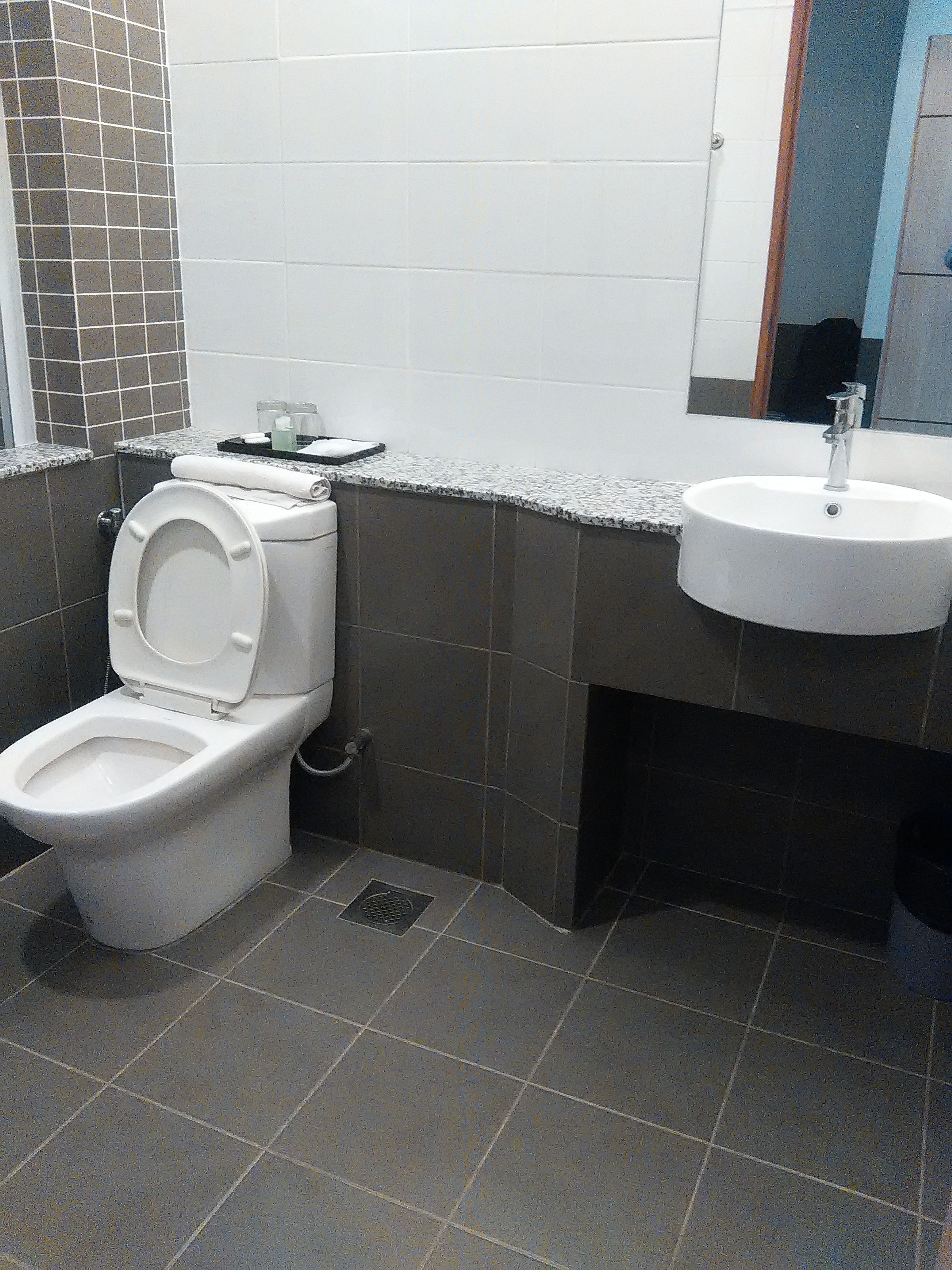 Room (King Deluxe) | Bilik Mandi | Pancuran mandi, kelengkapan dandanan diri percuma, pengering rambut 