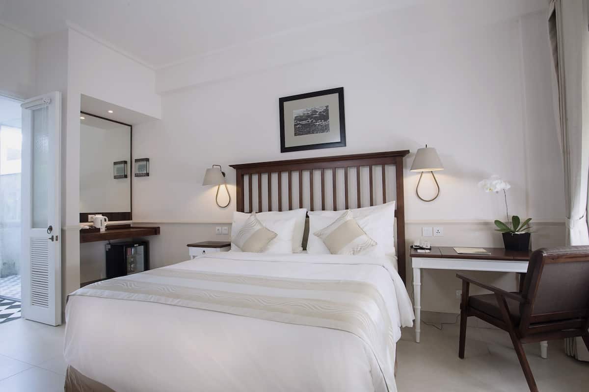 1 bedroom, premium bedding, minibar, in-room safe
