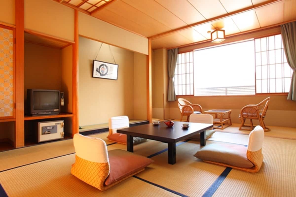 Traditional-Zimmer (10Tatami mat, with bath tub + toilet) | Zimmersafe, kostenloses WLAN, Bettwäsche, Rollstuhlgeeignet