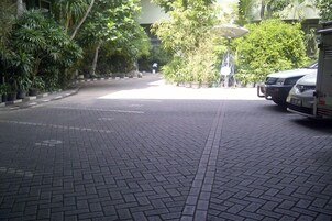 Parkir mandiri gratis