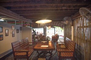 Bar (in der Unterkunft)